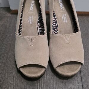 TOMS Women's Beige Peep Toe Wedges